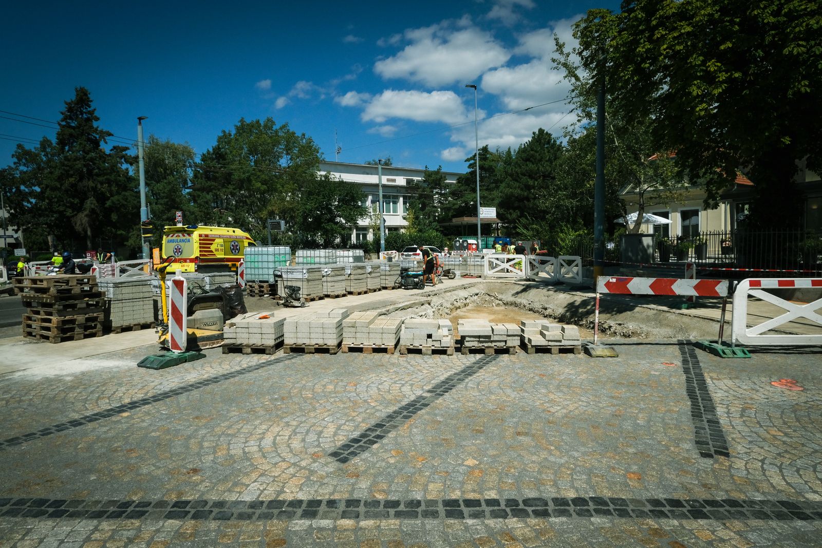 Asphalt truck paving